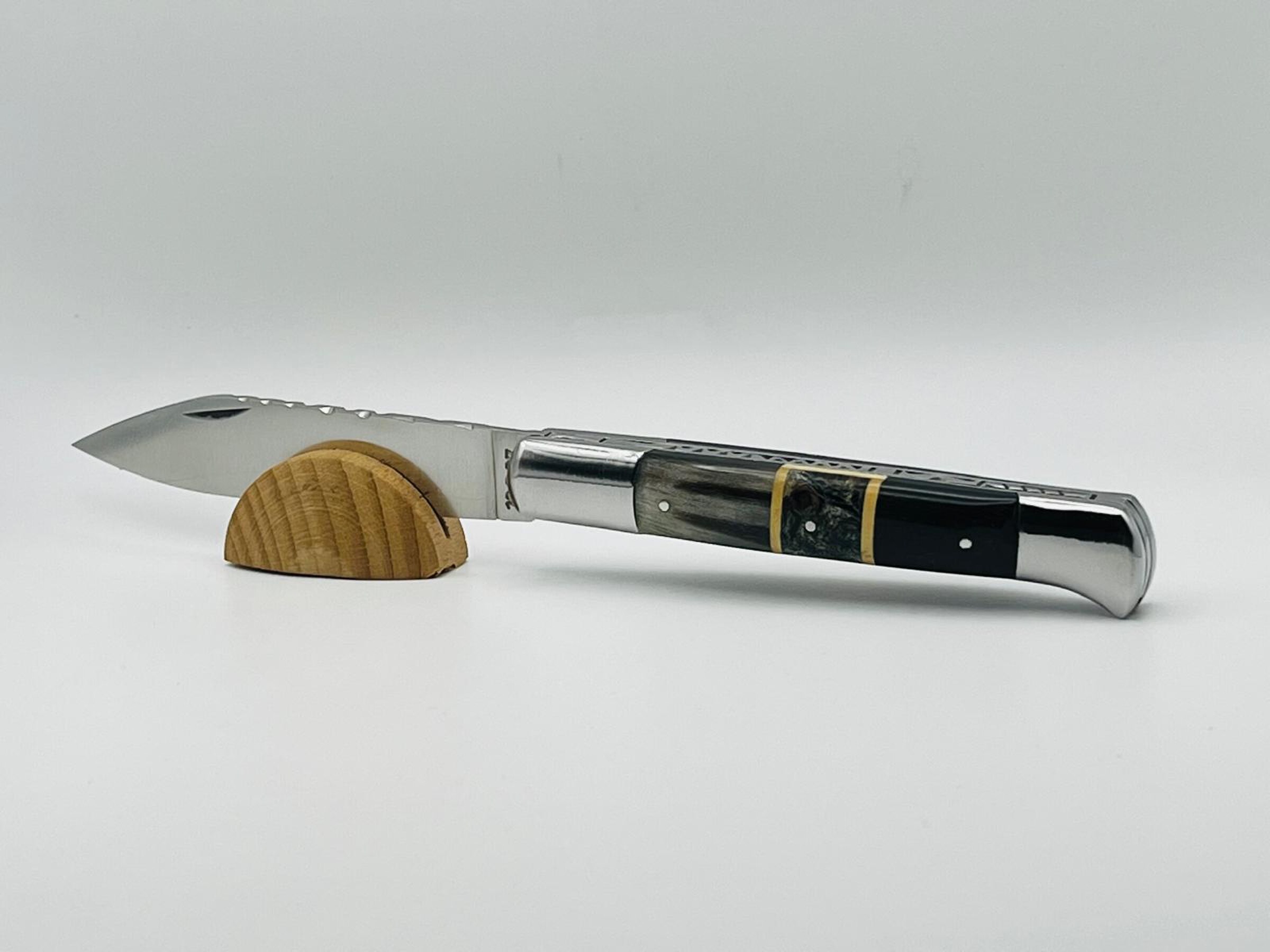 Couteau Roquefort Corne de buffle Loupe de Peuplier Buis Ébène