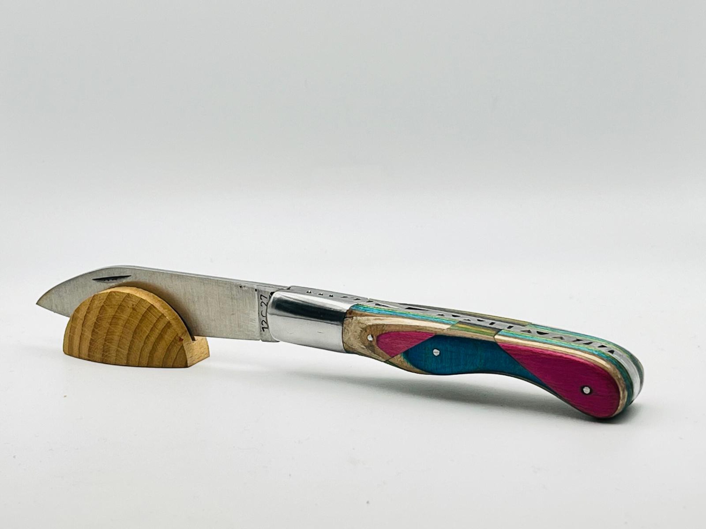 Couteau Aurillac Planche de Skateboard
