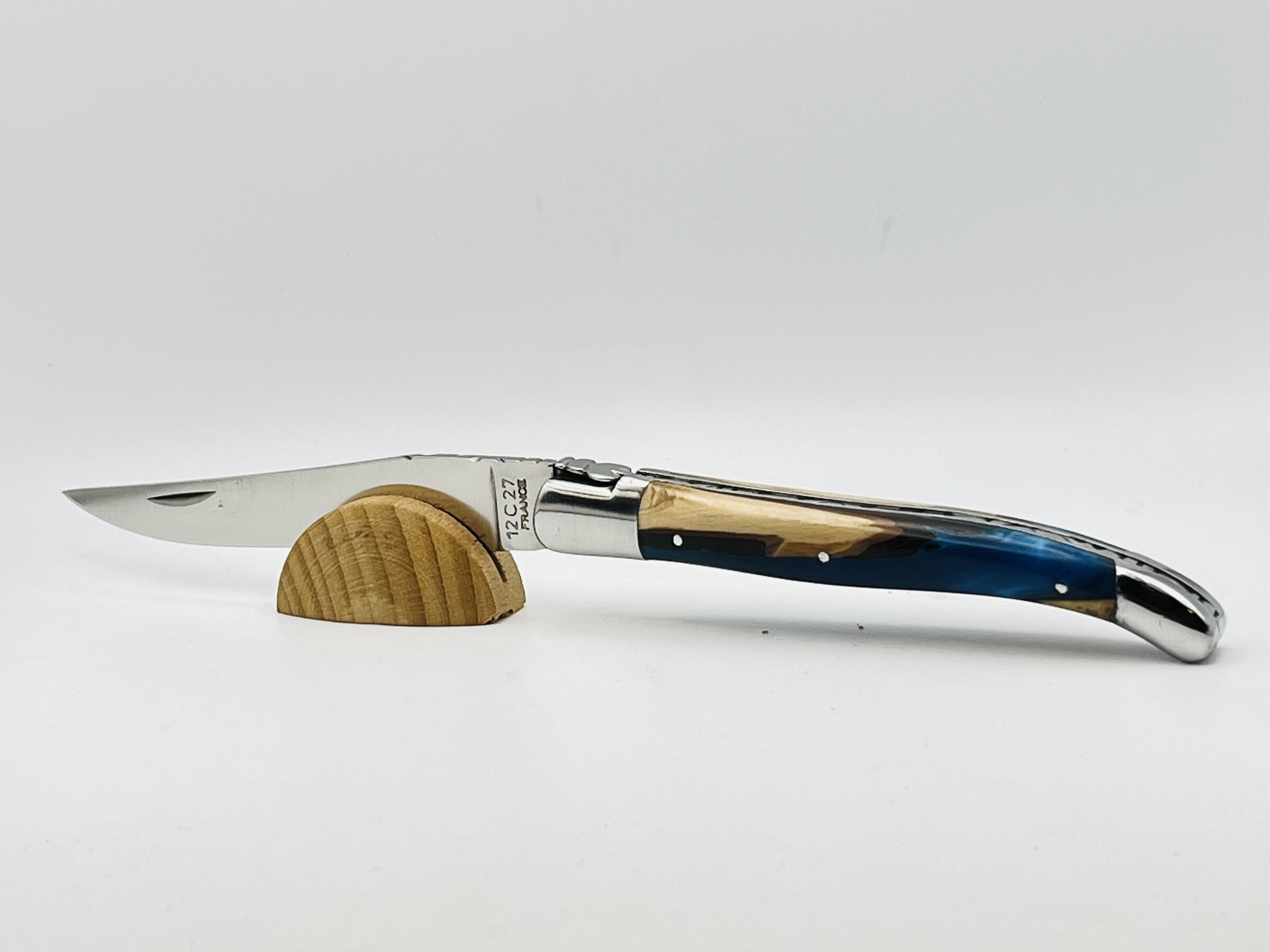 Couteau Artisanal en Hêtre et Résine Bleu