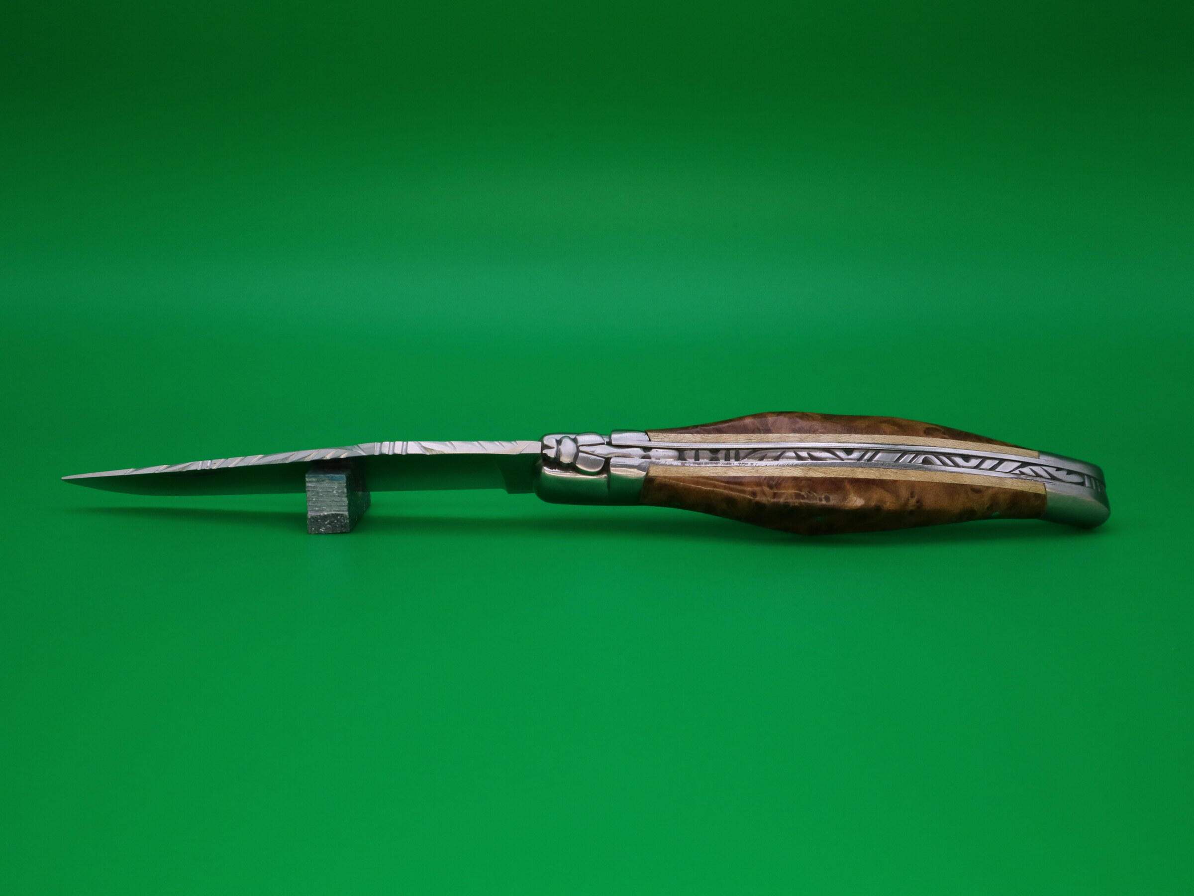 Couteau Loupe de Thuya et Erable Ondé