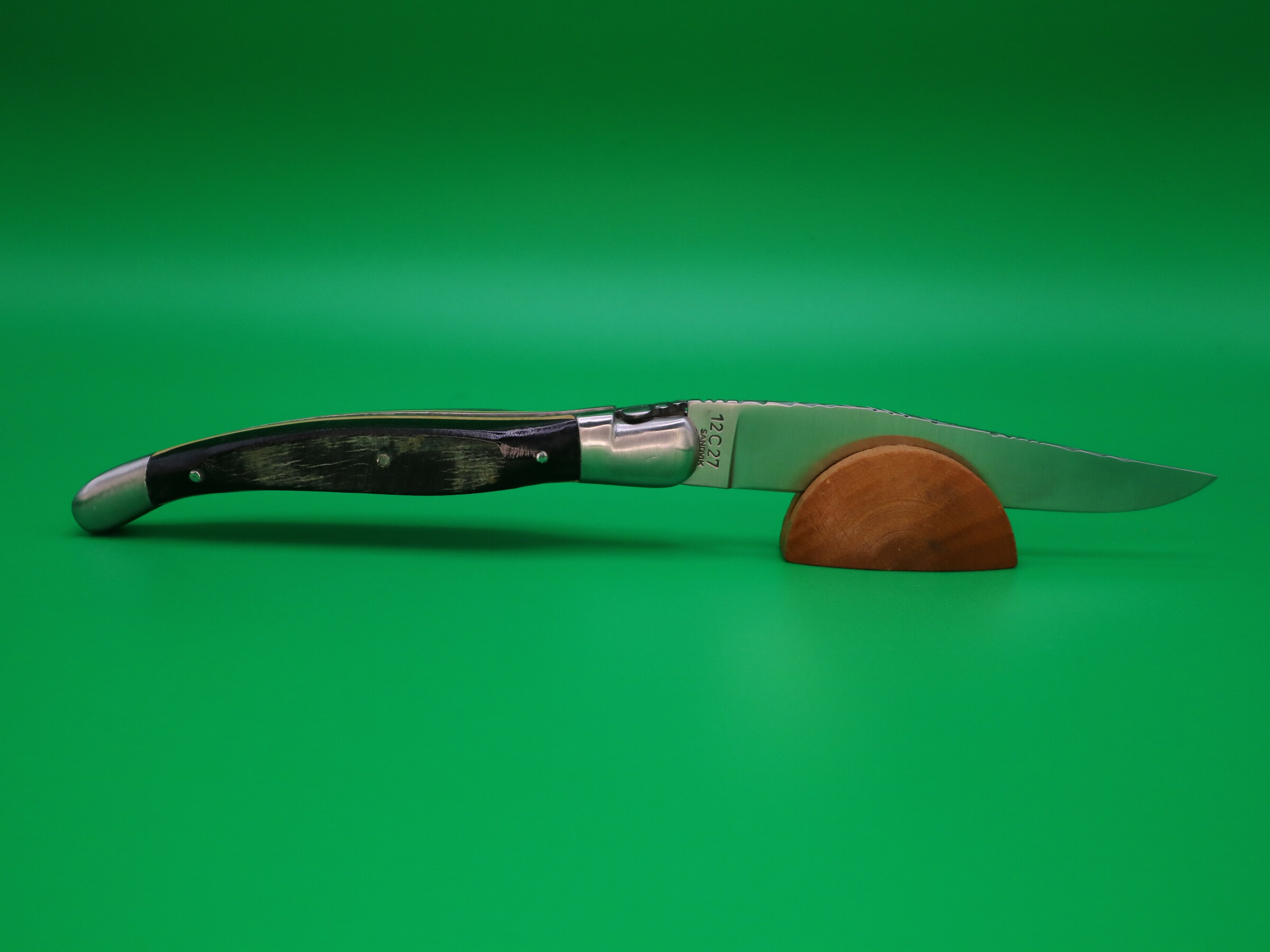 Couteau Croûte Corne de Buffle et Buis