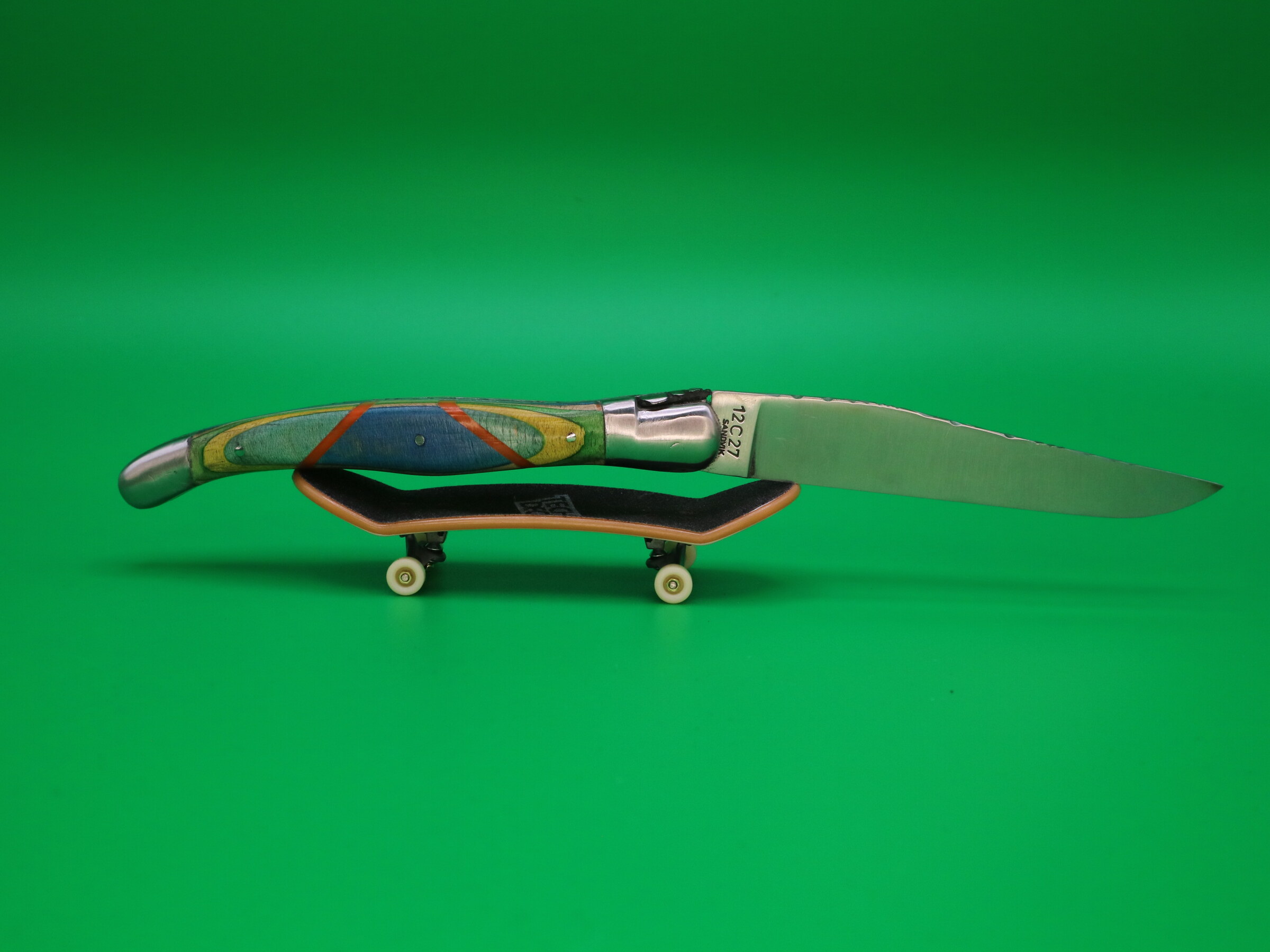 Couteau Skateboard 
